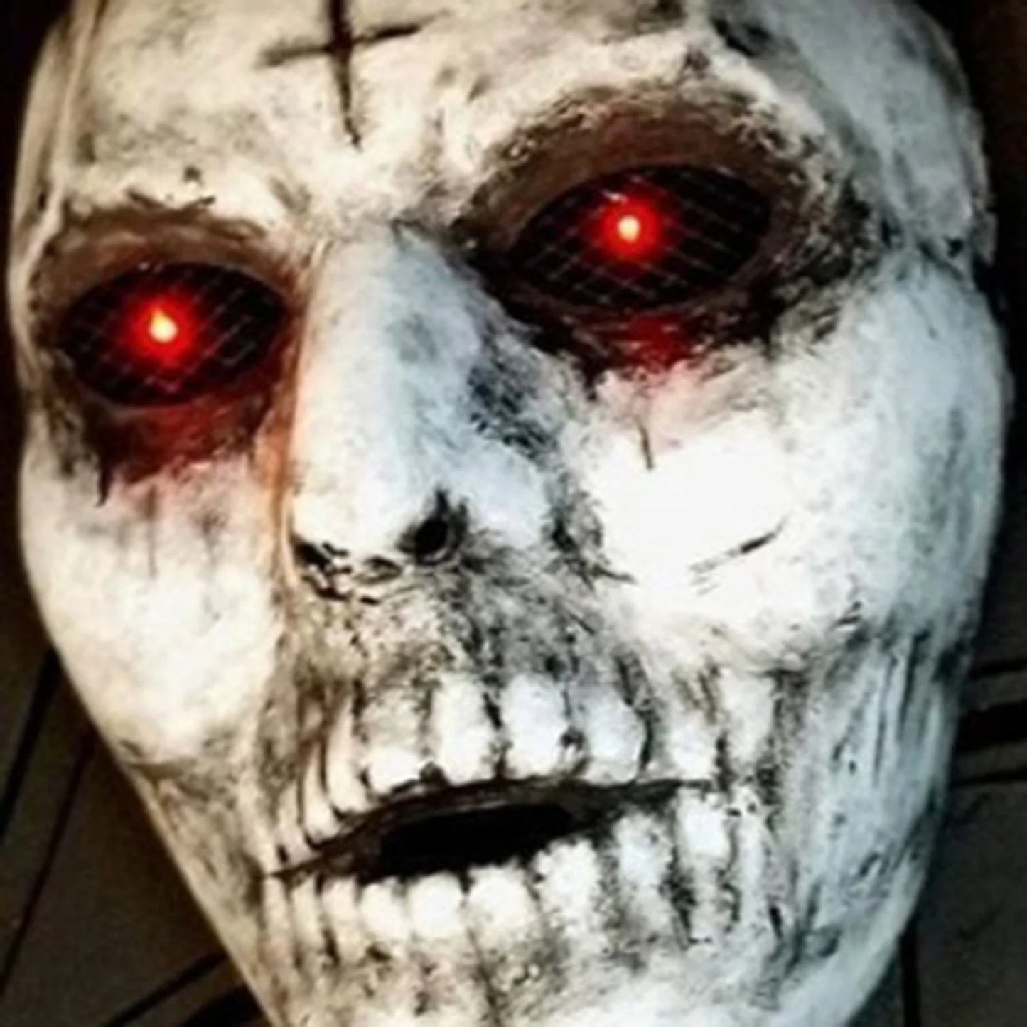 Máscara de Asesino Demoníaco con Ojos LED – Terror Luminoso para Halloween